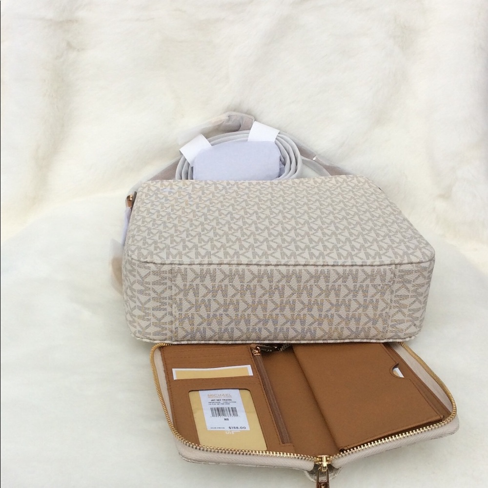 Michael Kors (2pcs) Jet Set Travel lg messenger - Picture 5 of 7